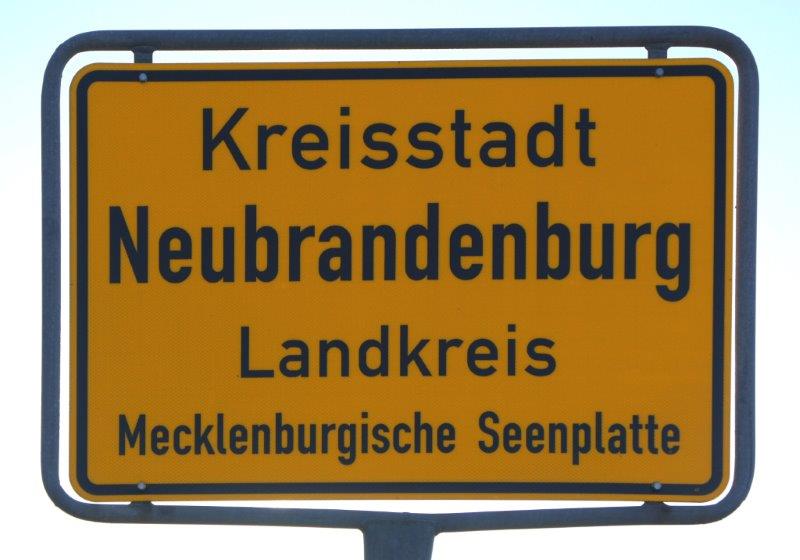 Ortseingangschild Neubrandenburg